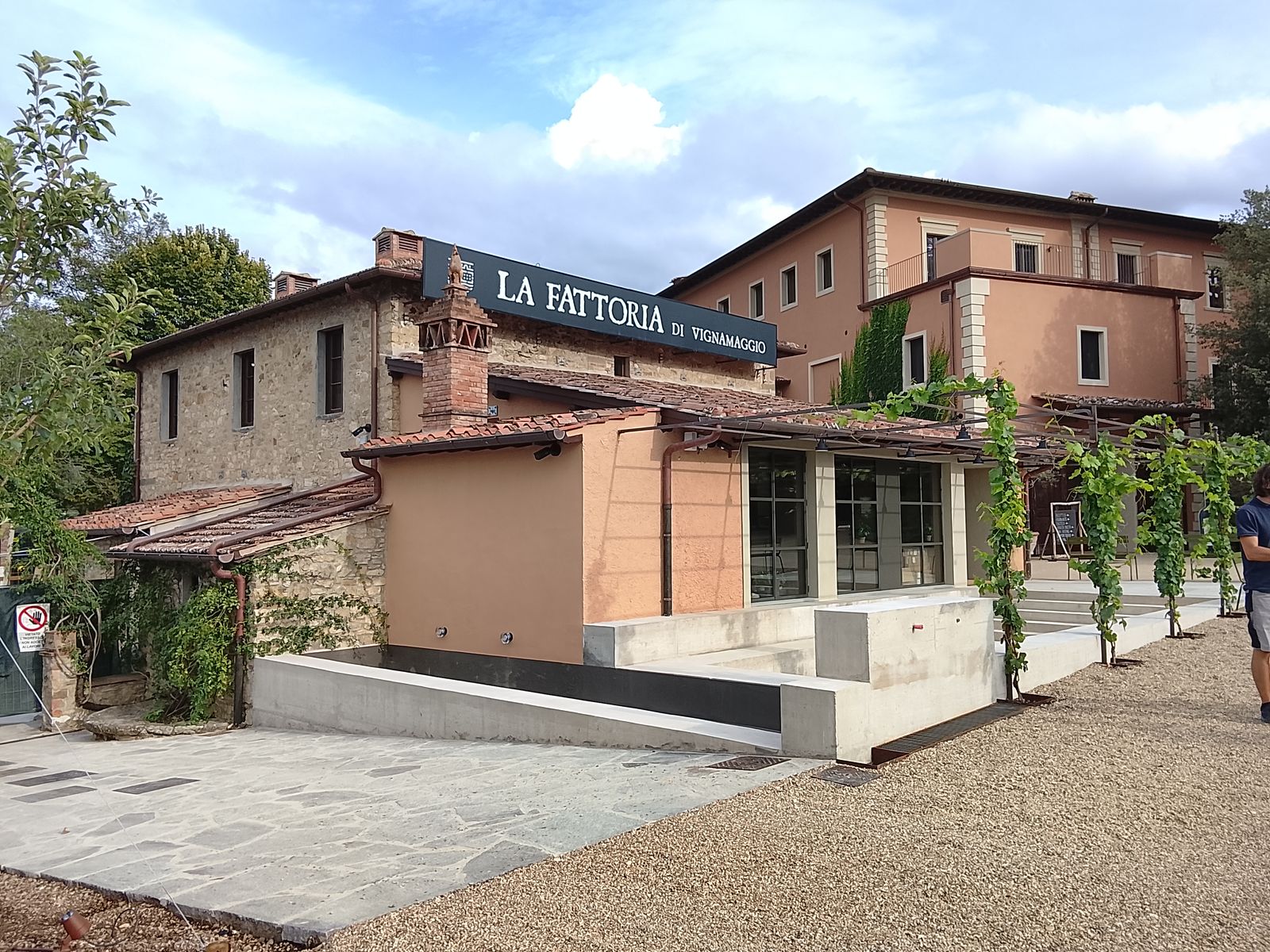 La Fattoria di Vignamaggio con l’ingresso di Casa Caffè