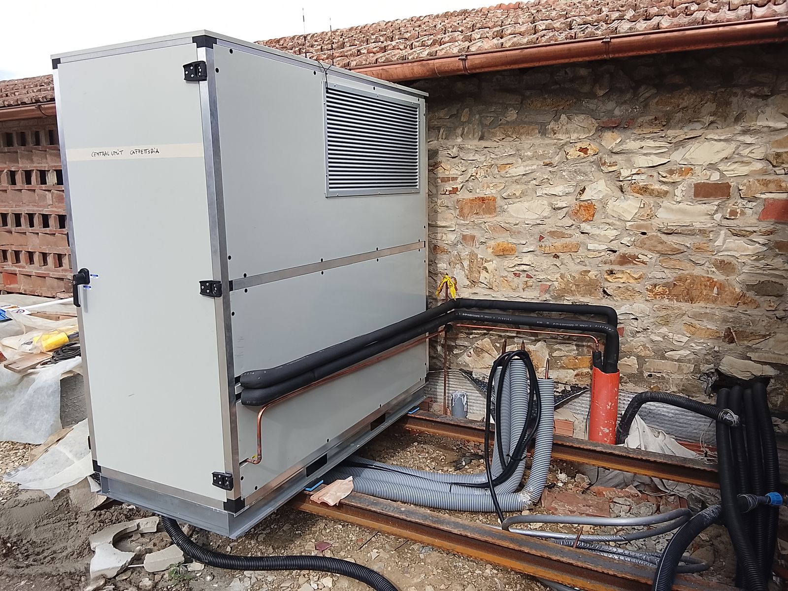 Centrale installata nella corte della Fattoria