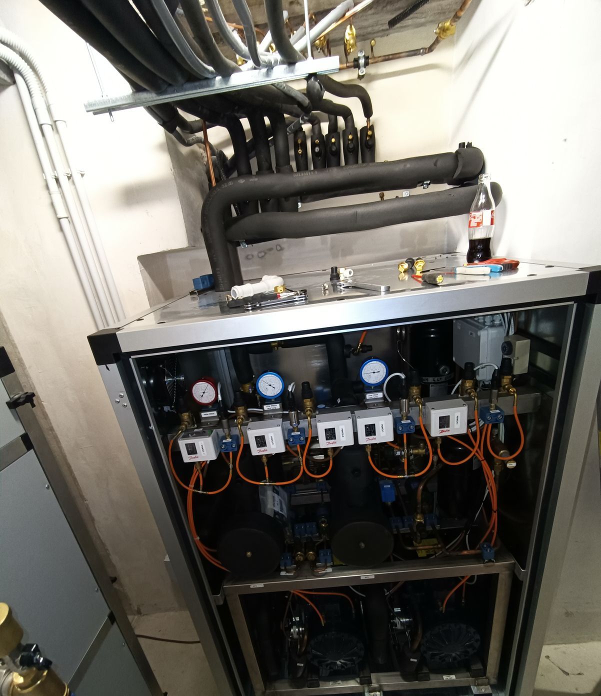Motocondensante carenata installata nel locale tecnico